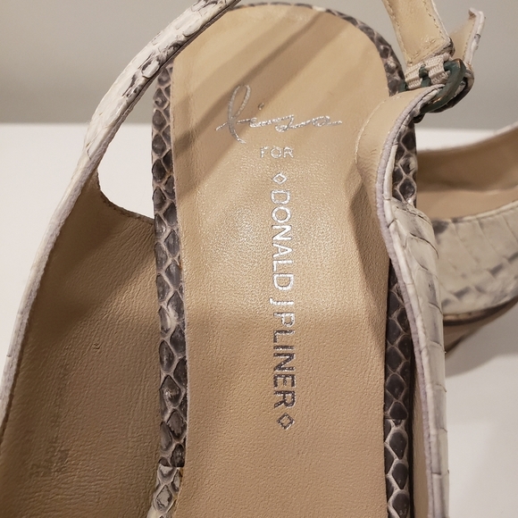 Donald J. Pliner Ickett Python Slingback Heel - sz 8.5 - Picture 6 of 7